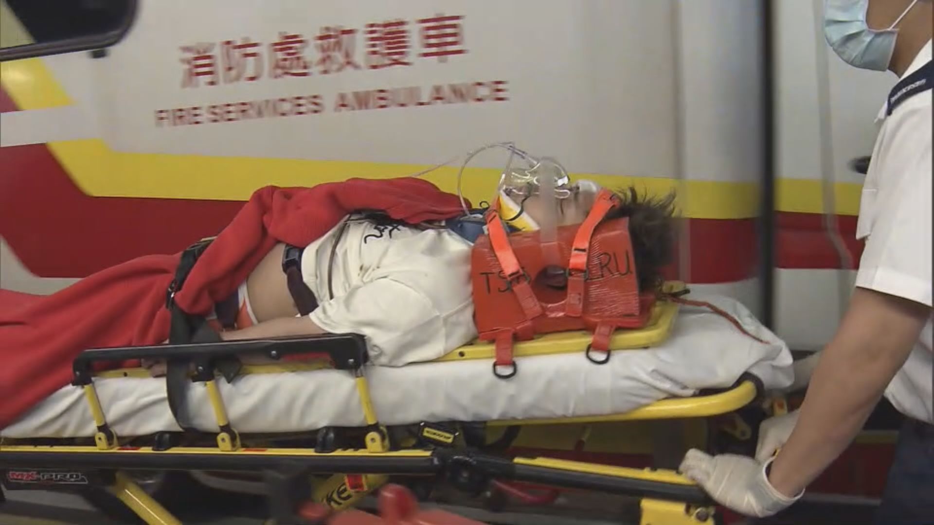 油麻地跑車與垃圾車相撞釀一死一傷