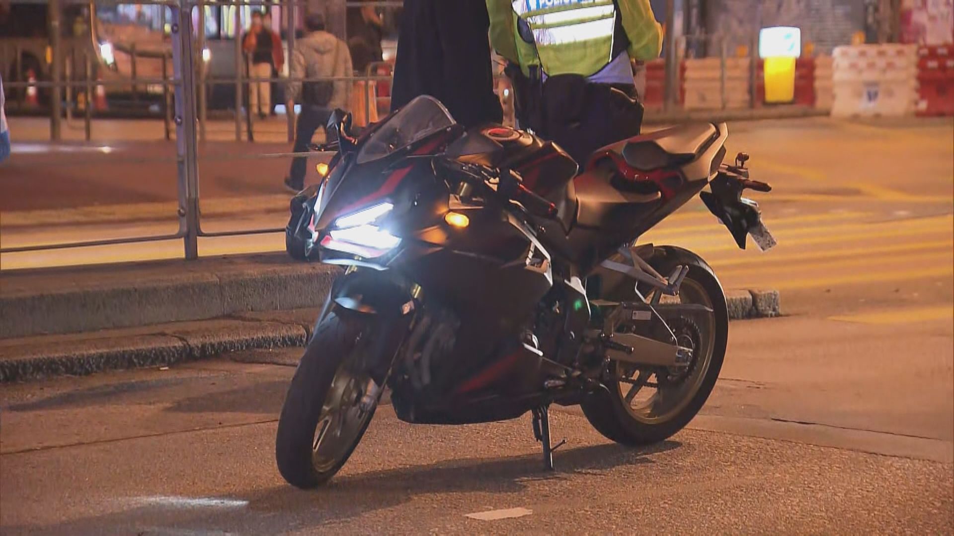 油麻地電單車撞倒過路男途人