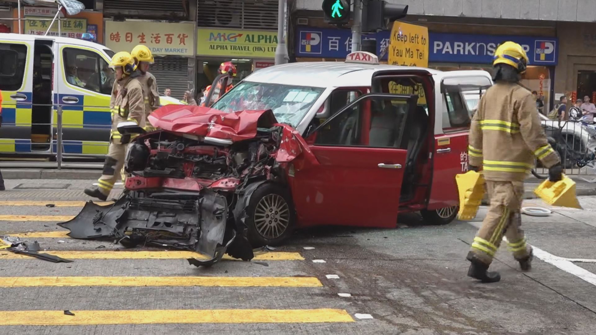 油麻地私家車的士相撞　6人受傷送院