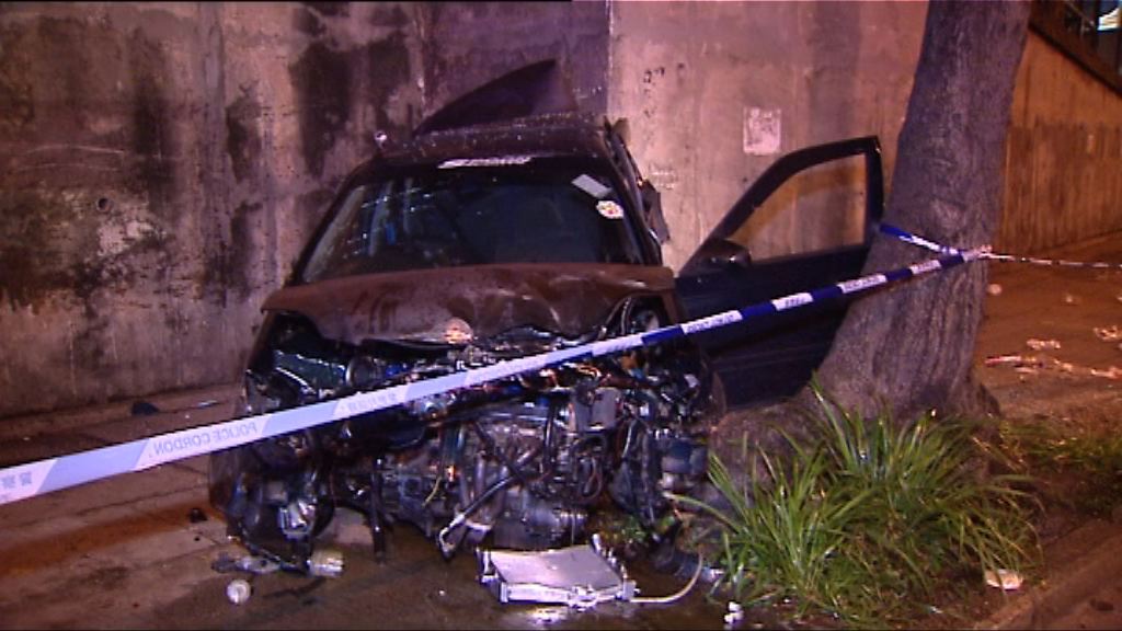 香港仔私家車失事撼牆　司機昏迷