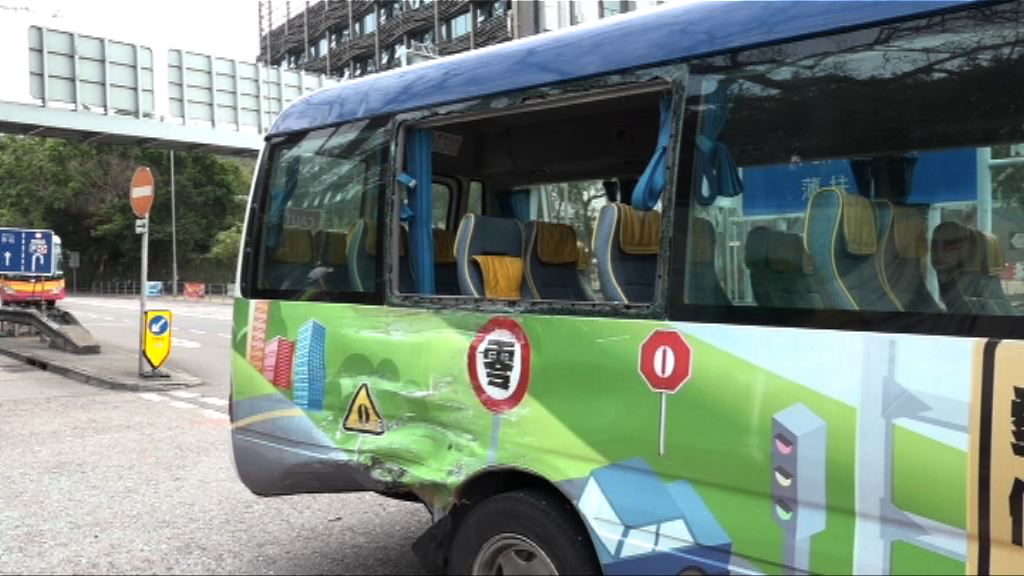 香港仔校巴與貨車相撞11人傷