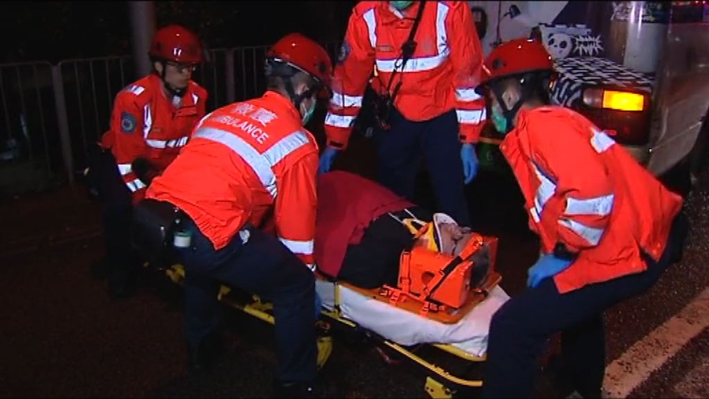 香港仔小巴與私家車撞八人傷