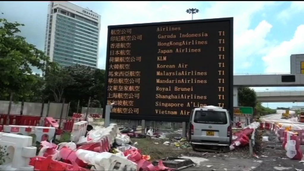 機場客貨車撞指示牌司機死亡