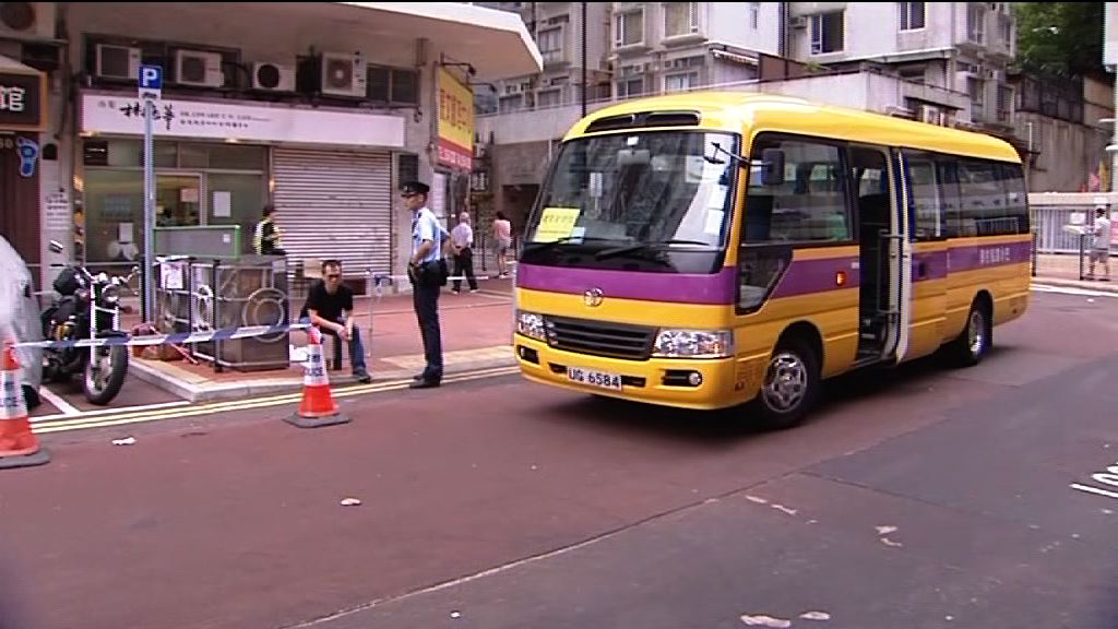 鴨脷洲大街校巴撞斃女途人