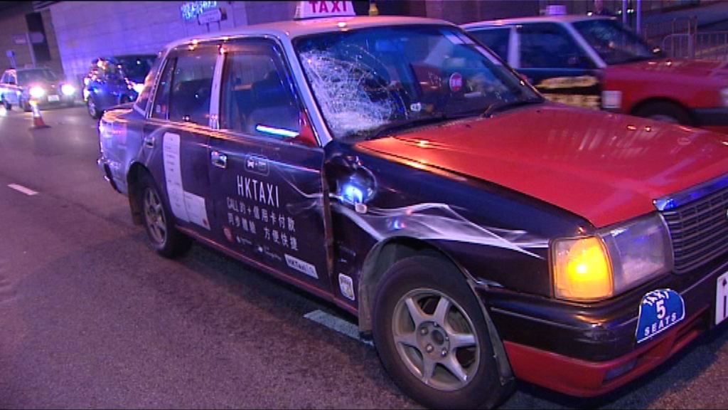 中環的士撞過路男子　送院不治