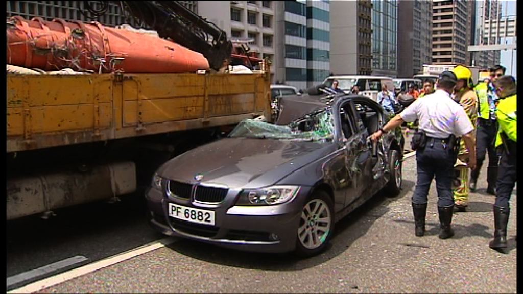 上環六車相撞共五人受傷
