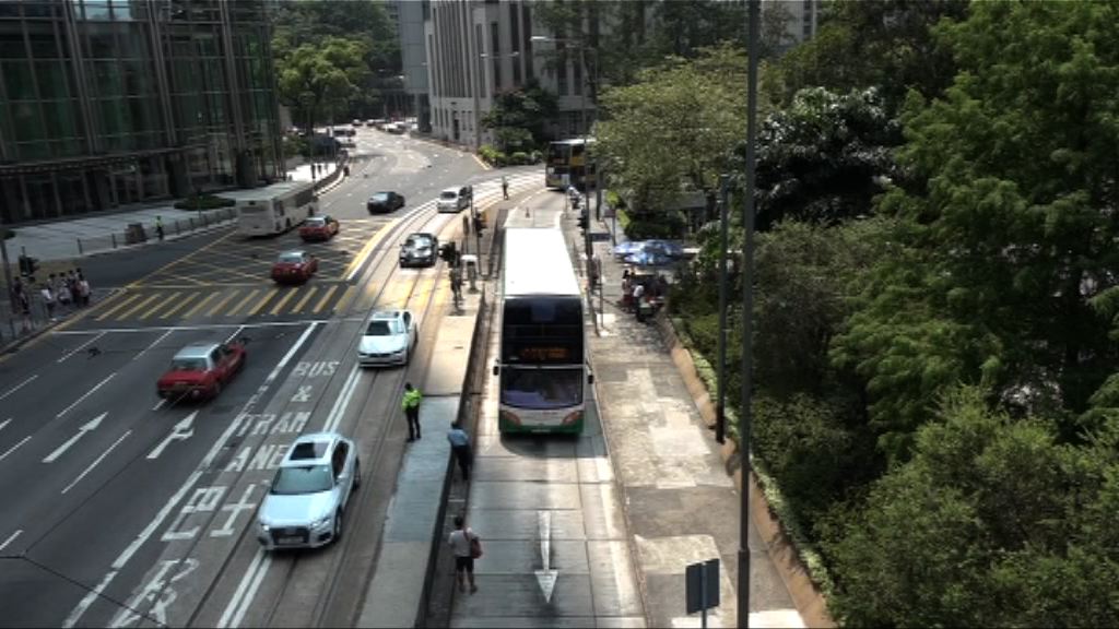 中環新巴撞傷男途人送院