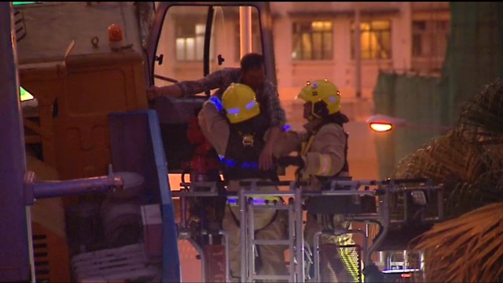 吊臂車撞行人天橋　司機送院治理