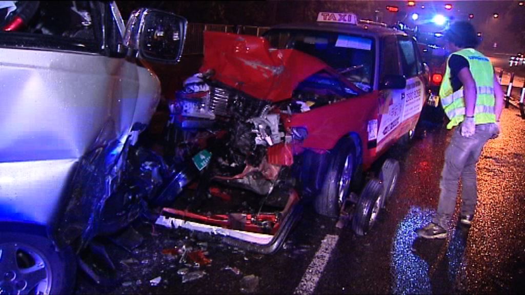 長沙灣的士與客貨車相撞3傷