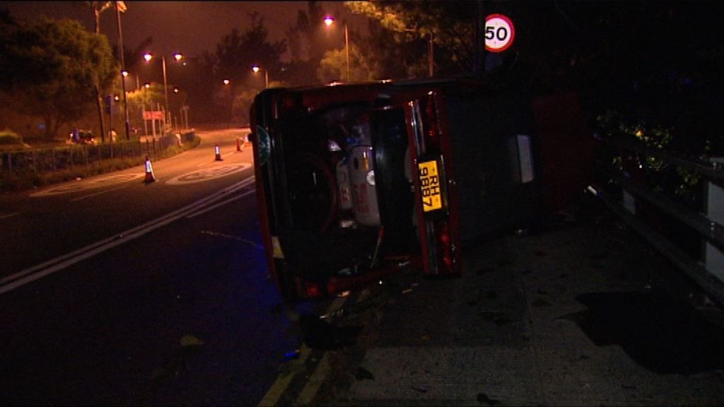 長沙灣大埔道的士車禍司機輕傷