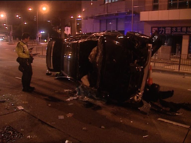 長沙灣私家車失事翻側司機亡