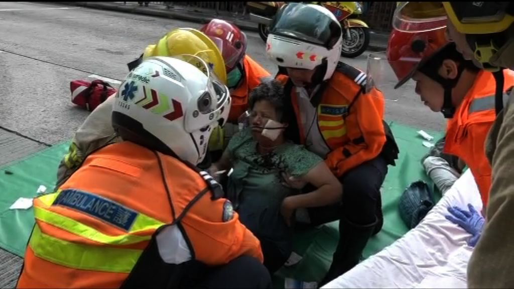 長沙灣小巴與巴士相撞多人受傷