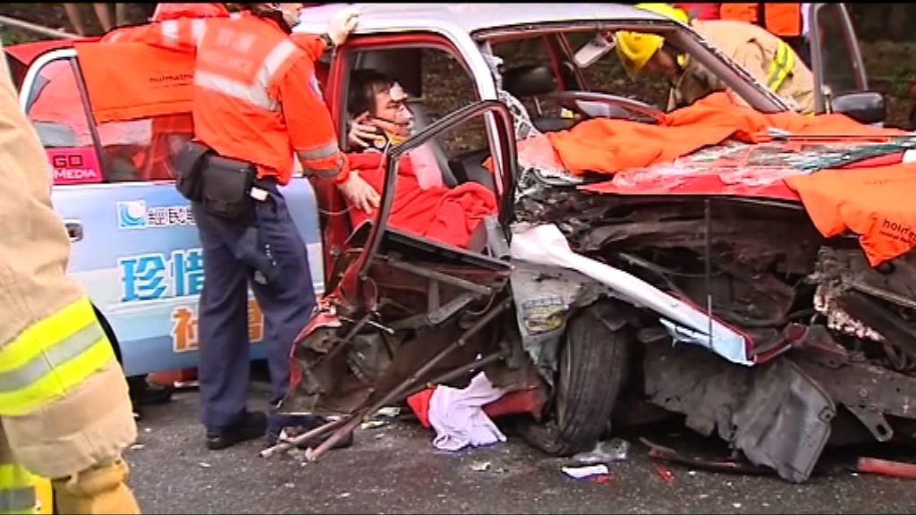 大埔道琵琶山段三車相撞