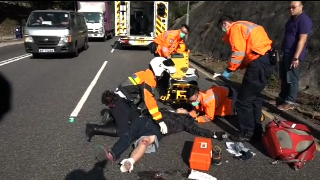 大埔道電單車私家車相撞一重傷