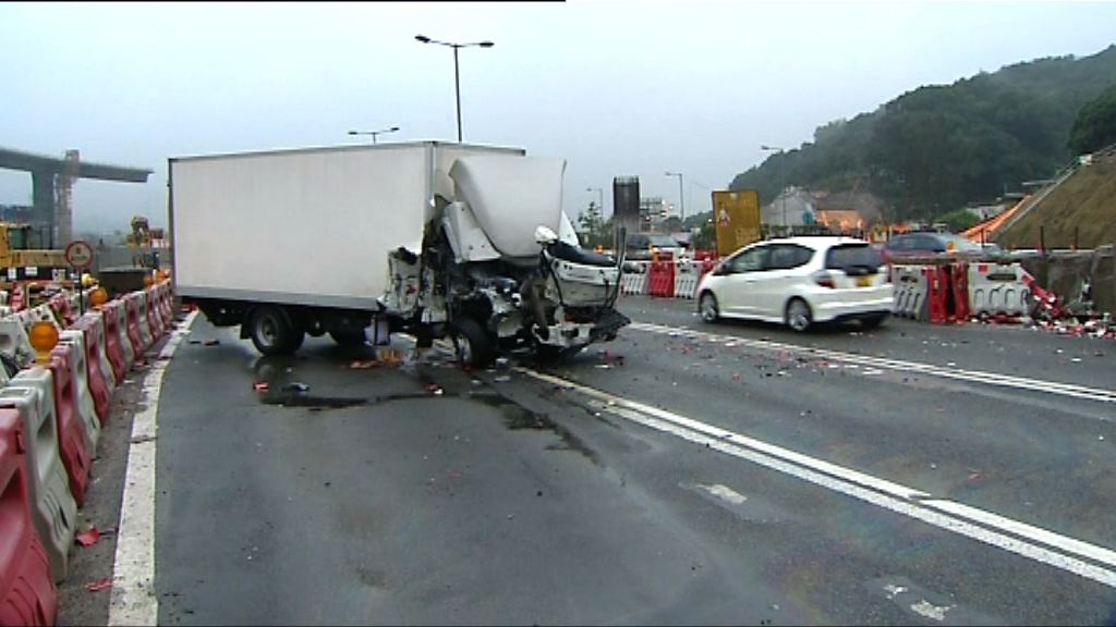 粉嶺公路貨車失事司機傷