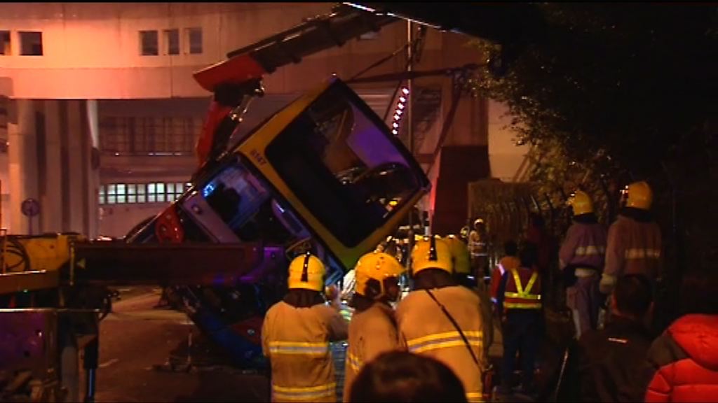 城巴藍田失事翻側1死18傷　司機被捕