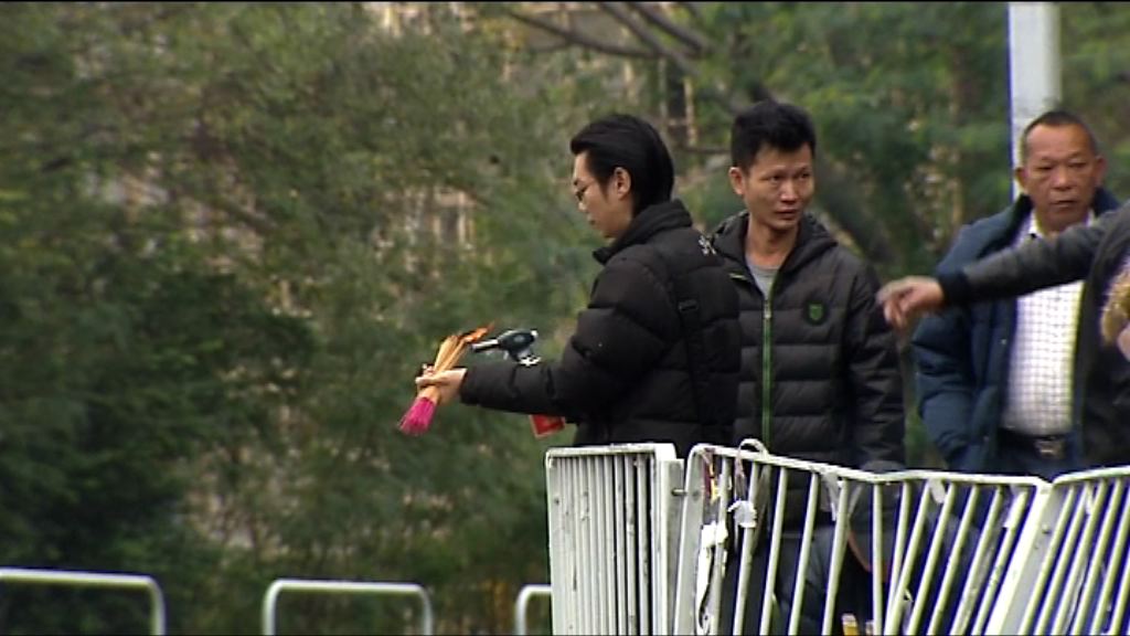 錦上路車禍死者親友到現場路祭