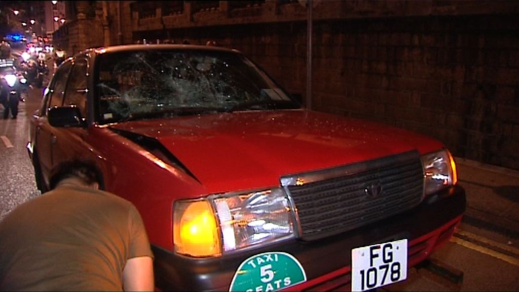 跑馬地的士撞傷過路外籍漢