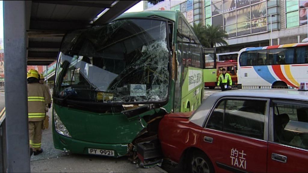 紅磡站外旅巴失控連撞六車一傷