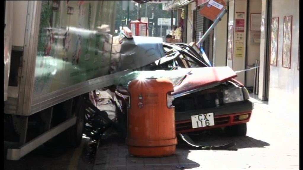 約八十歲的士司機紅磡撞車送院亡
