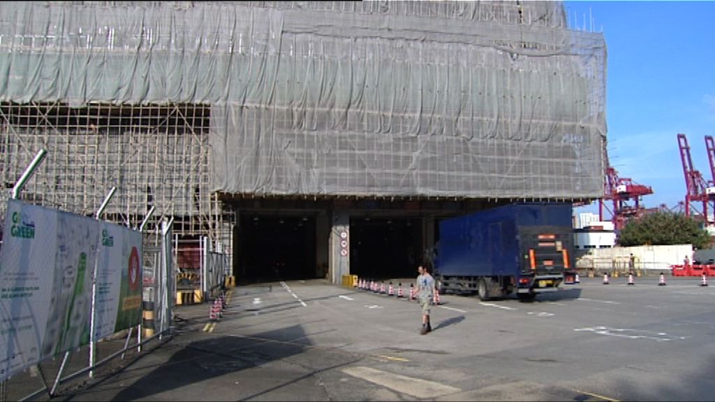 葵涌貨車撞閘司機送院搶救後不治