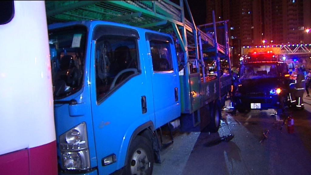 九龍灣客貨車撞貨車尾釀兩傷