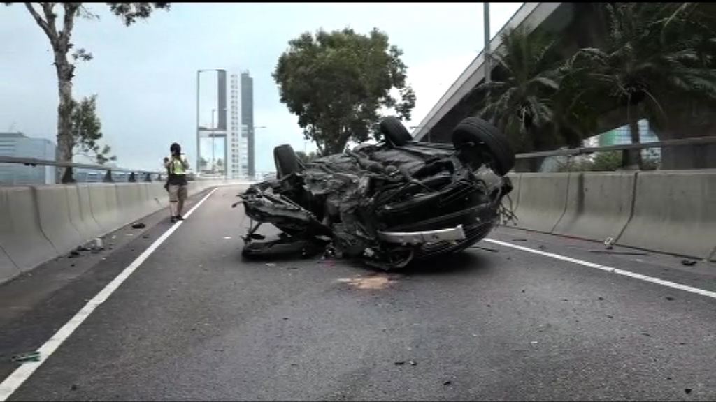 九龍灣私家車失控反轉　司機被捕