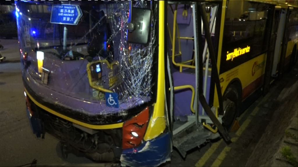 九龍灣巴士失控撞石壆釀五傷 