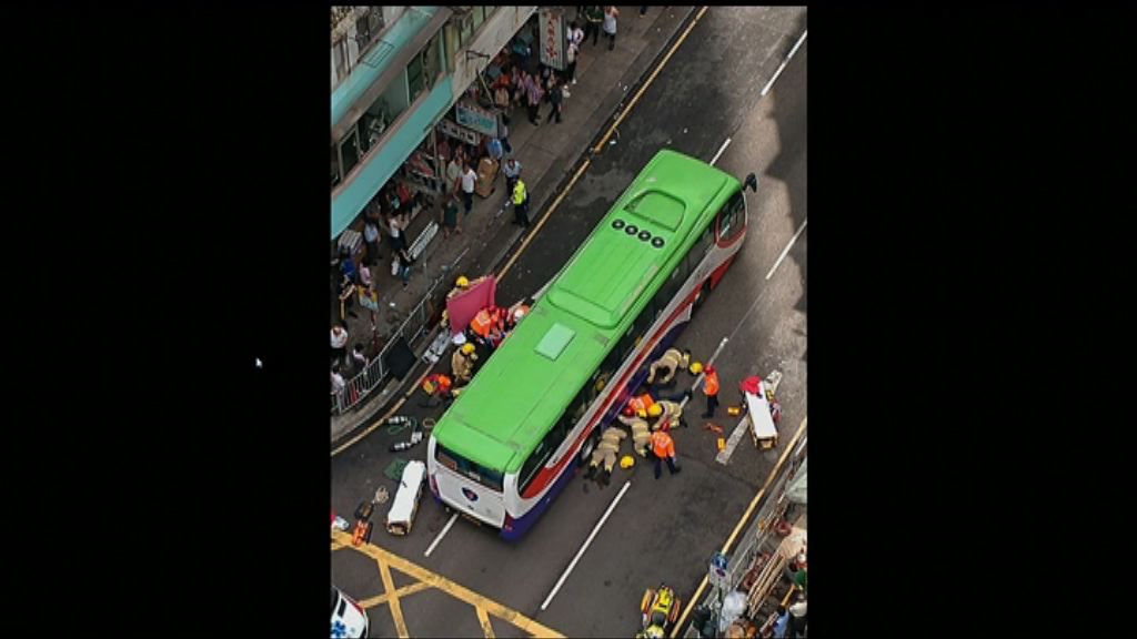 九龍城旅巴撞途人一死一傷