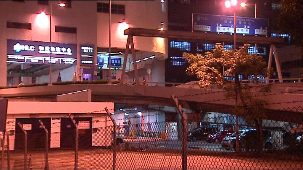 葵涌司機疑遭貨櫃車倒後輾斃