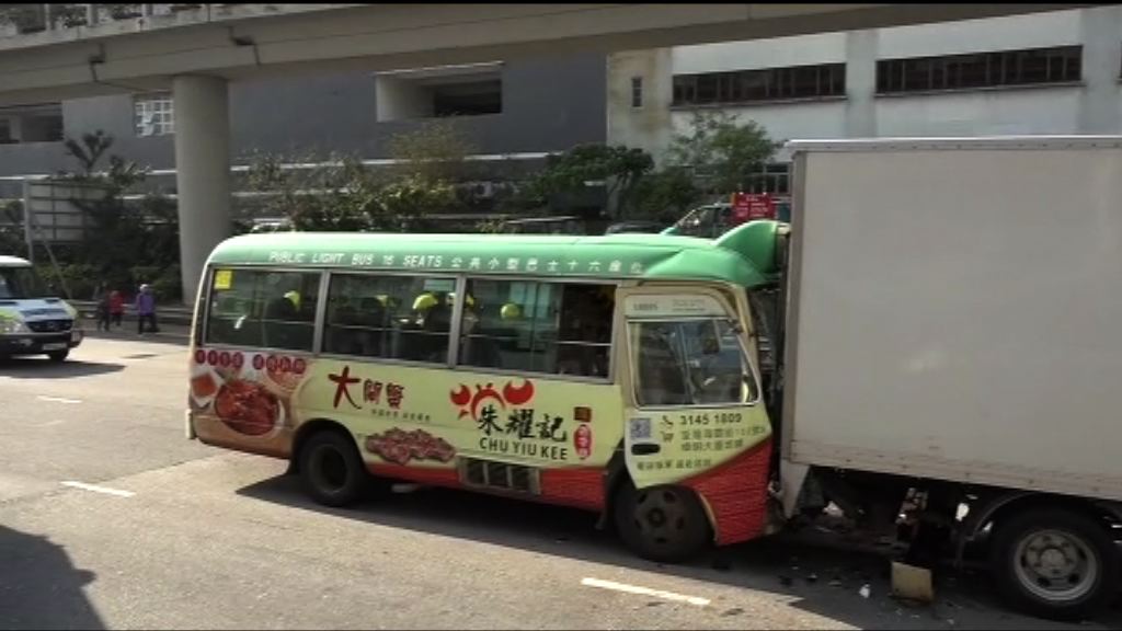 葵涌小巴收掣不及釀三車相撞