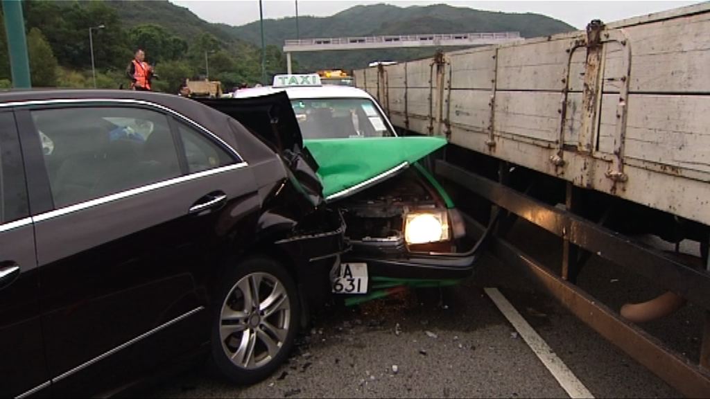 北大嶼山公路四車相撞釀一死三傷