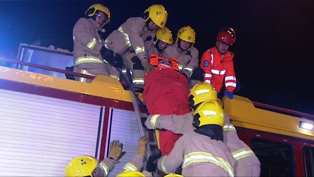 北大嶼山巴士撞貨車19傷　一人昏迷送院