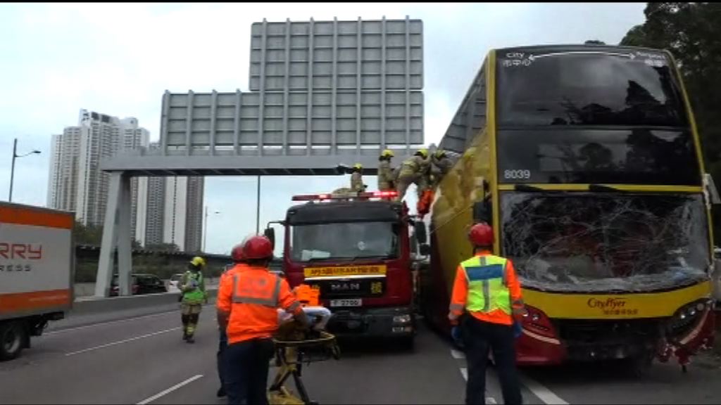 城巴機場巴士車禍　10人輕傷送院