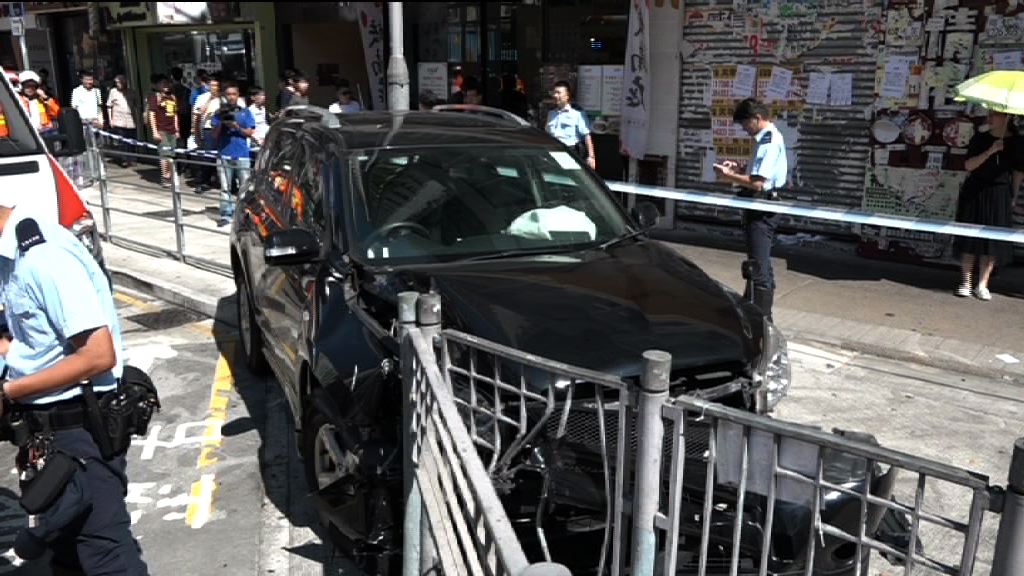 旺角私家車失事剷行人路四人傷