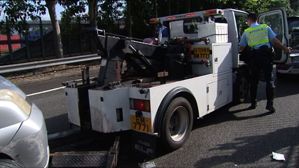 馬鞍山七人車撞傷拖車司機