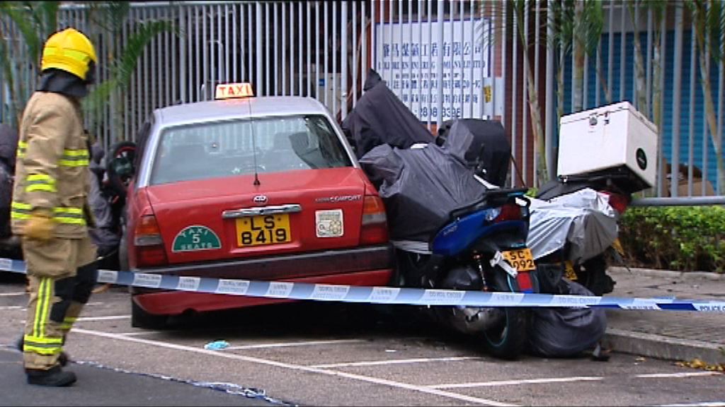 鰂魚涌有的士撞毀十多輛電單車　無人傷
