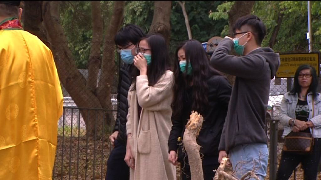 大欖轉車站一死四傷車禍　死者家屬到場路祭