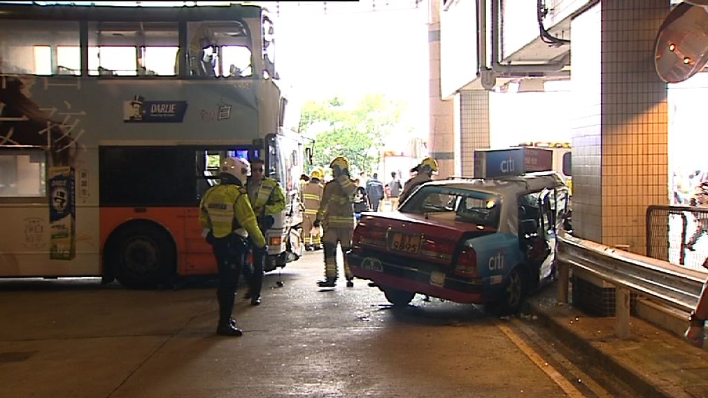 山頂廣場交通交匯處車禍6人傷