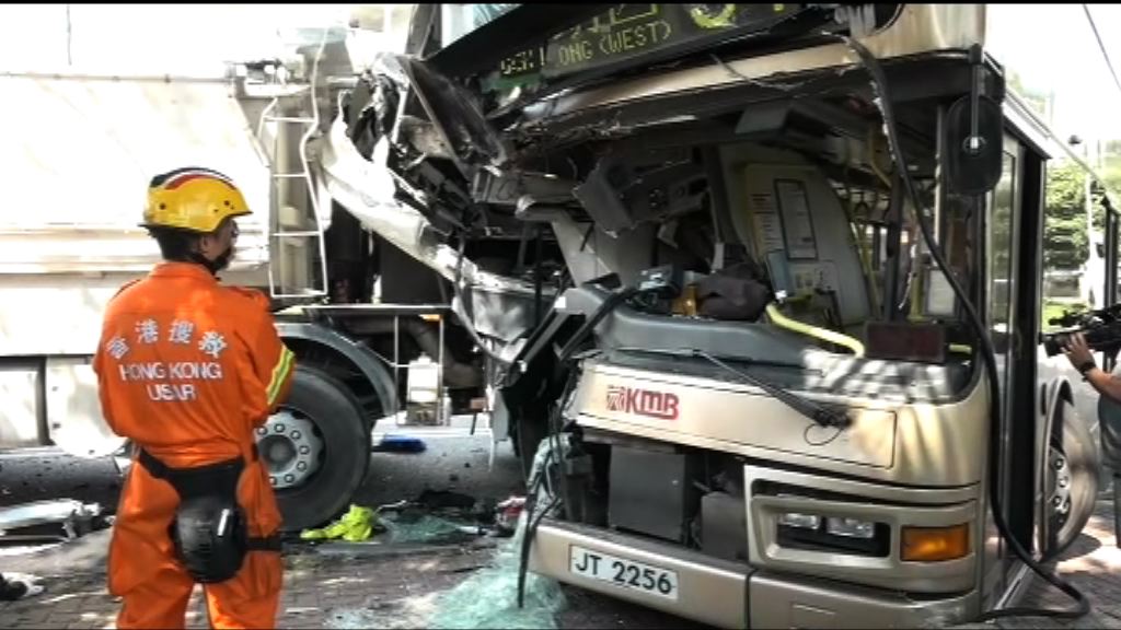 八鄉兩車相撞　警指泥頭車曾突然切線