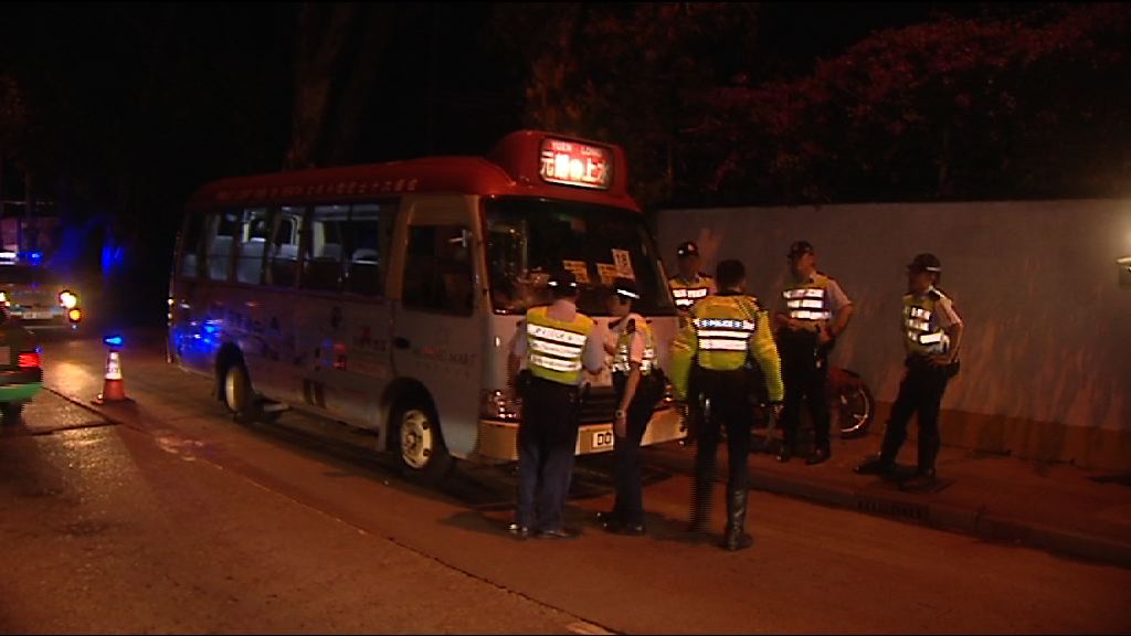 八鄉小巴撞傷過路男途人