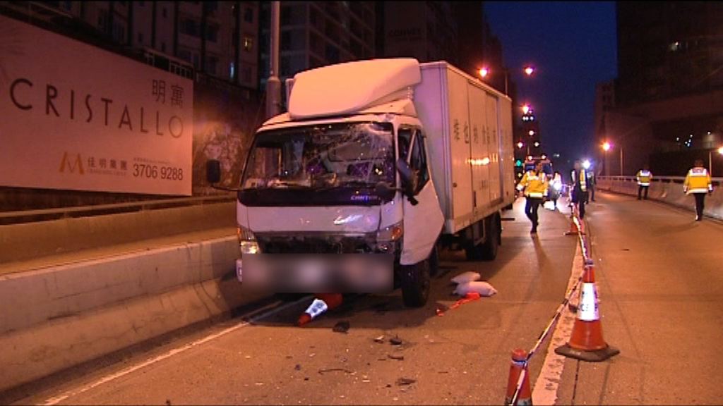 紅磡交警遭貨車撞倒傷重不治