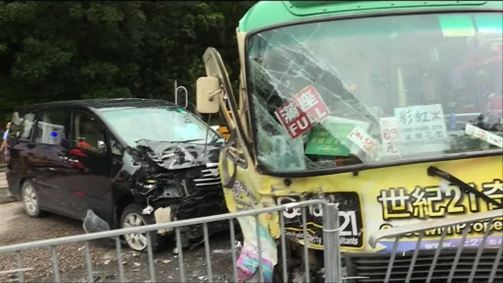 西貢公路四車相撞　至少十七人傷