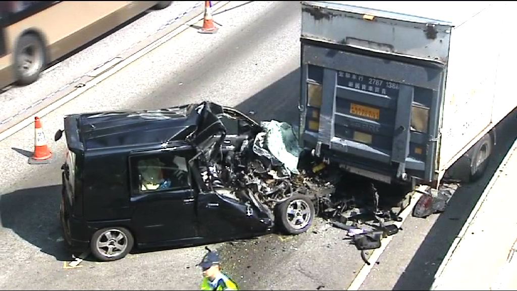 落馬洲私家車撞貨車一人死亡
