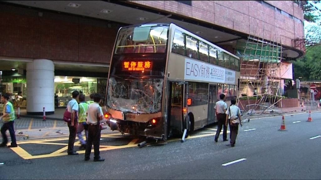 沙田巴士失事衝上行人路3傷