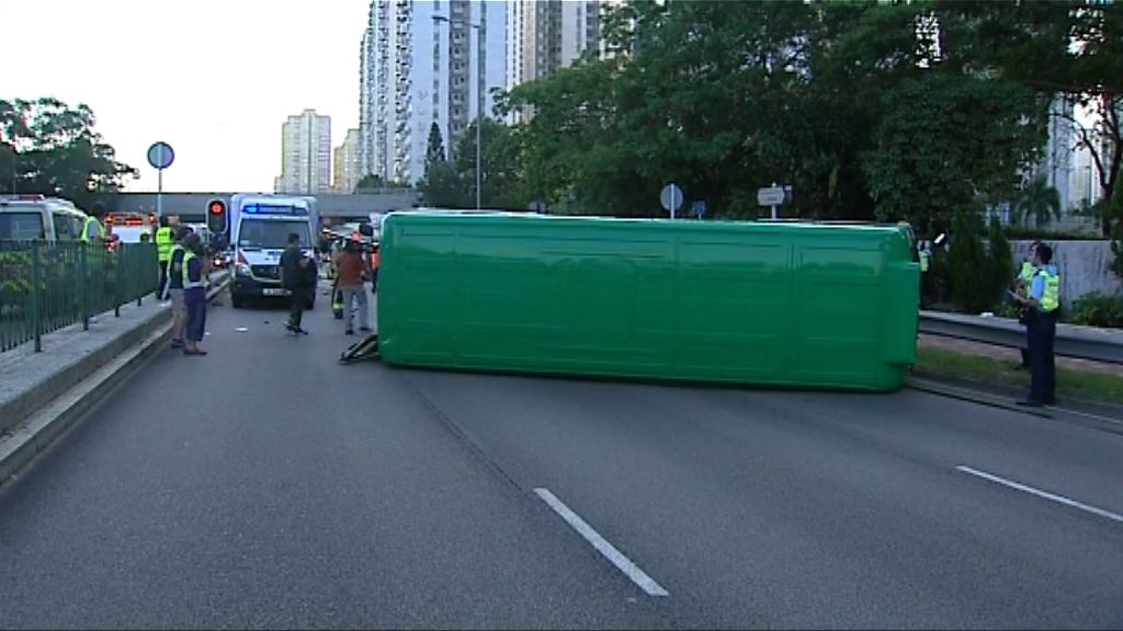 沙田兩車相撞　警方一度封閉大涌橋路