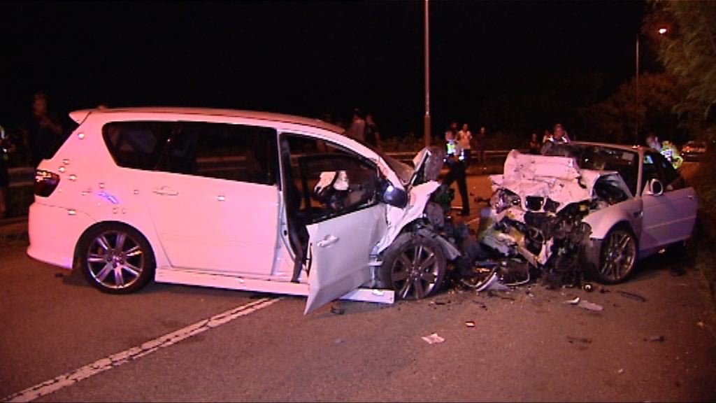 西貢大坳門路兩車相撞一死兩傷