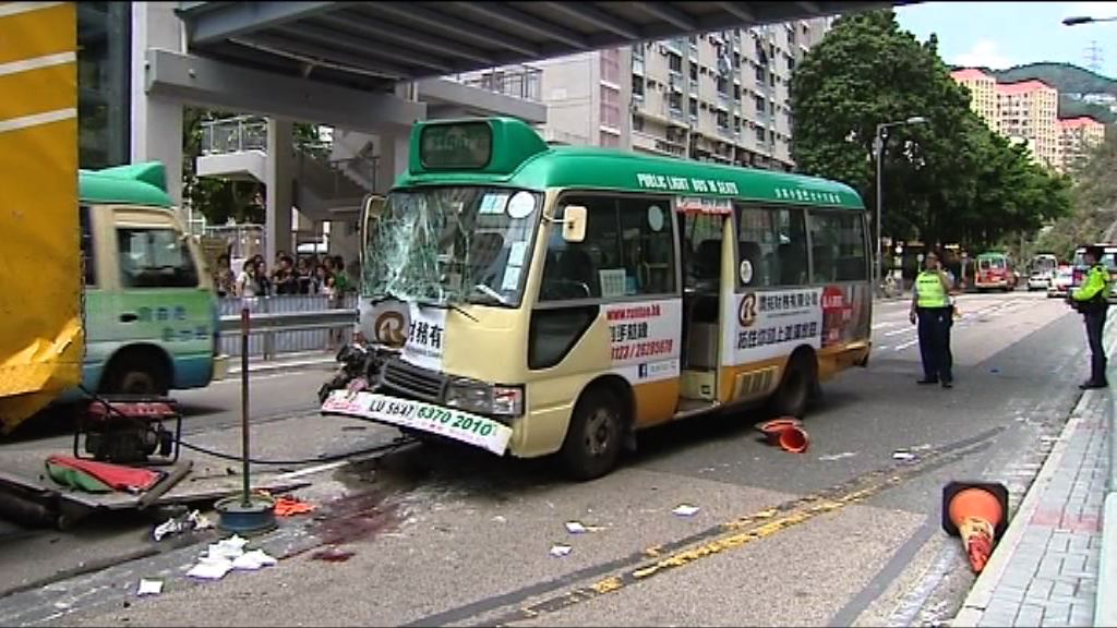 秀茂坪小巴撞路中地盤　工人重傷