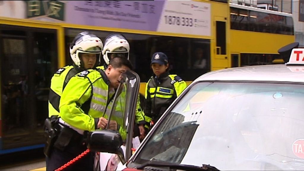 銅鑼灣的士剷行人路　司機被捕
