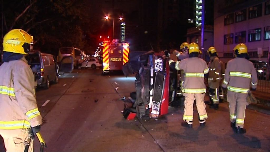 深水埗四車相撞兩人傷一司機逃